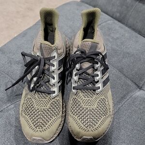 Like New adidas Men's Green Athletic Shoes